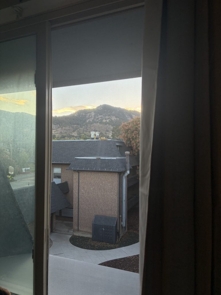 SPRING 2027 SUBLET ON THE HILL — photo 4
