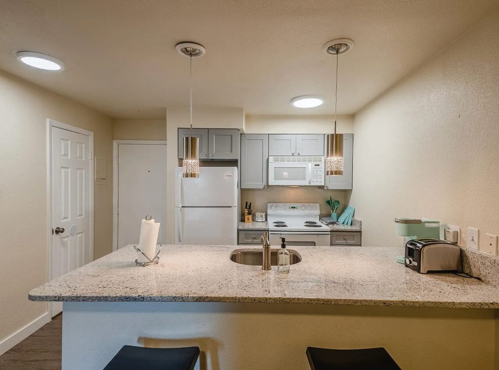 SPRING 2027 SUBLET ON THE HILL — photo 6
