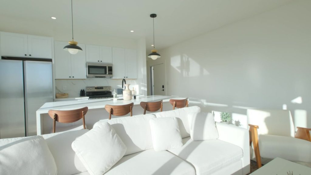 LEASE TAKEOVER - furnished room, 5-girl house on Panoramic Way, spring 2027 — photo 3