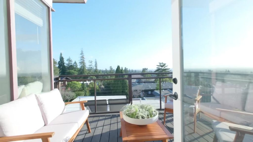 LEASE TAKEOVER - furnished room, 5-girl house on Panoramic Way, spring 2027 — photo 4