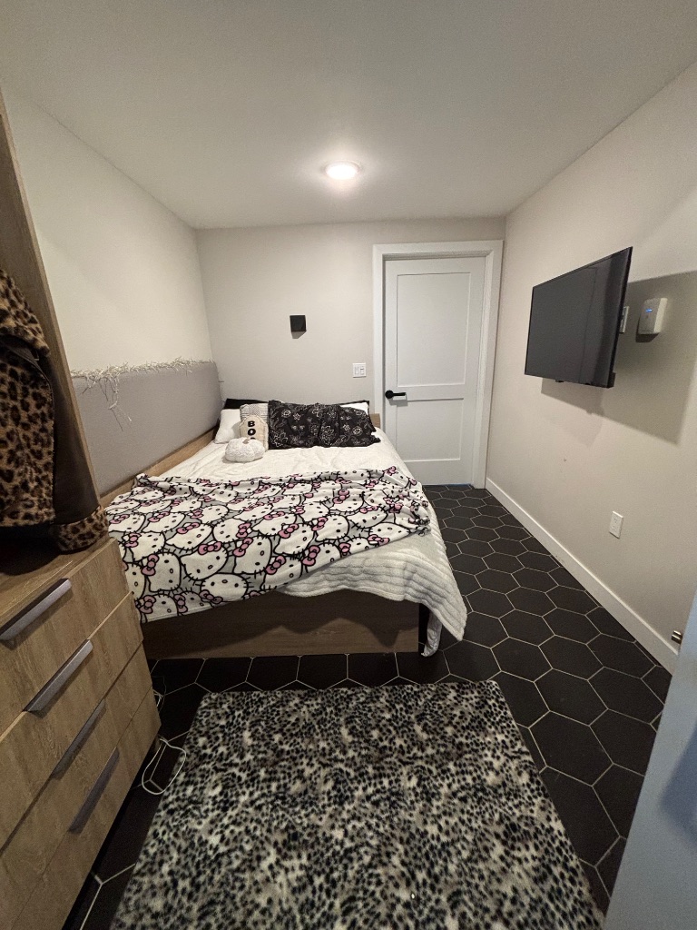 Private Room with Shower/Bathroom at SDSU